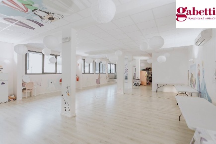 Foto Locale commerciale in VIA PINAMONTE, Osnago Centro di 153 m²