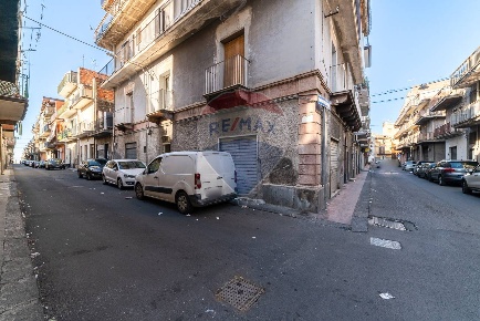 Foto Negozio a Paternò di 40 m² con 4 locali in vendita