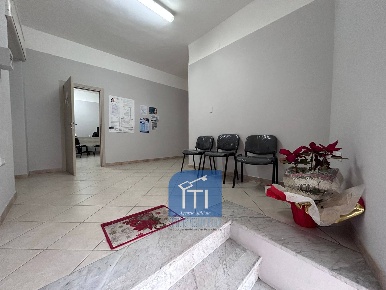 Foto Negozio in Trav. Via Rosselli, Qualiano di 40 m² in vendita