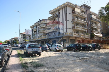 Foto Locale commerciale in VIA XXV APRILE C.DA SANTUZZI, Carlentini