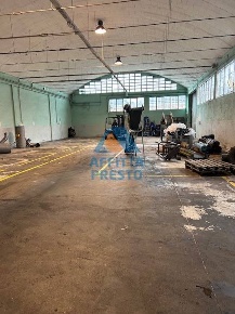 Foto Laboratorio a Santa Croce sull'Arno di 550 m² con 4 locali in affitto
