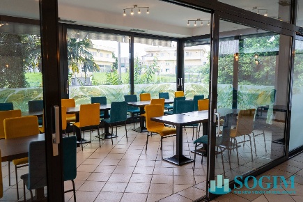 Foto Locale commerciale in Via Navedano, Cucciago di 300 m² con 1 locali