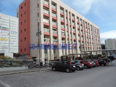 Foto Ufficio in Piazza Della Costituzione Italiana, Potenza Centro di 88 m²