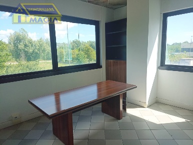 Foto Ufficio a Ancarano di 50 m² con 3 locali in affitto
