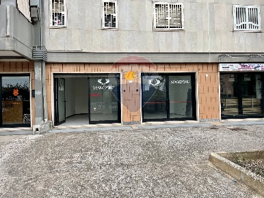 Foto Locale commerciale in Strada Rurale Cannone, Bari Japigia di 130 m²
