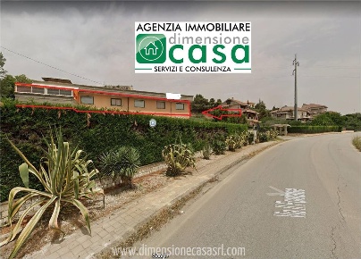 Foto Locale commerciale in via Due Fontane, Caltanissetta di 400 m²