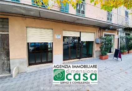 Foto Locale commerciale in Corso Vittorio Emanuele 82, San Cataldo Centro