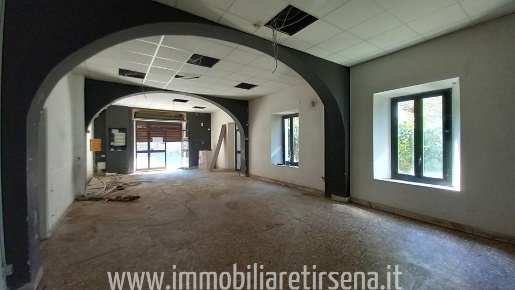 Foto Locale commerciale a Ficulle di 150 m² con 3 locali in affitto