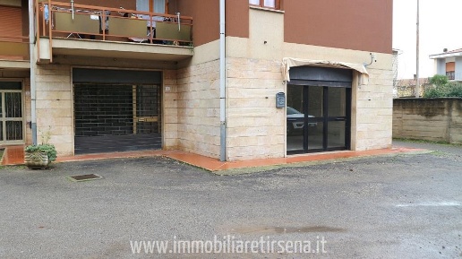 Foto Locale commerciale a Orvieto di 102 m² con 3 locali in vendita