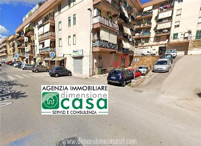 Foto Locale commerciale in Via Amico Valenti G 35, Caltanissetta Centro