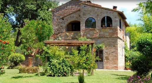 Foto Agriturismo a Montepulciano di 350 m² con 28 locali in vendita