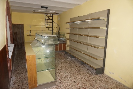 Foto Locale commerciale a Sarteano di 70 m² con 3 locali in vendita