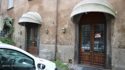 Foto Locale commerciale a Orvieto di 55 m² con 2 locali in vendita