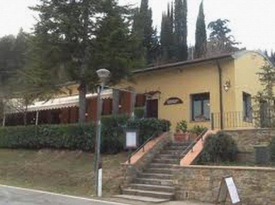 Foto Attività commerciale a Greve in Chianti di 450 m² con 9 locali