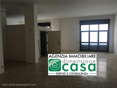Foto Locale commerciale in Via Cimabue 2, Caltanissetta Centro di 201 m²