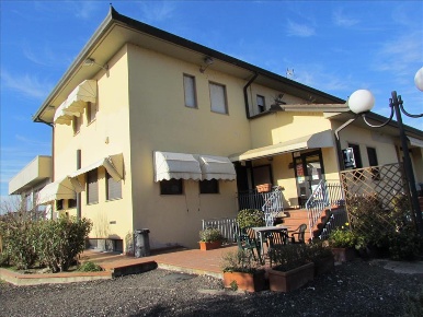 Foto Hotel in Strada Statale Trasimeno 9, Cortona di 1000 m² con 20 locali
