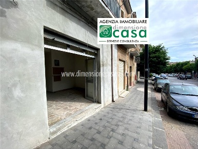 Foto Locale commerciale in Corso Vittorio Emanuele 120, San Cataldo Centro