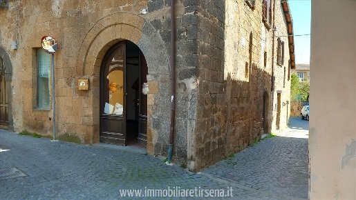 Foto Locale commerciale a Orvieto di 45 m² con 2 locali in vendita