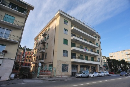 Foto Attività commerciale in Piazza Lido di Pegli, Genova Centro Città