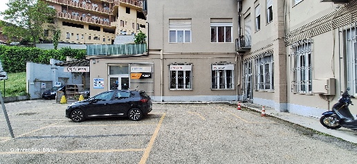 Foto Locale commerciale in via aro' 66, Asti Corso Dante di 286 m²