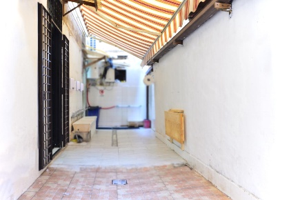 Foto Negozio in via Cairoli, Roma Esquilino di 228 m² con 7 locali