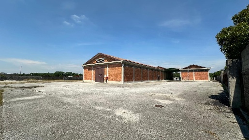 Foto Locale commerciale in Pasian di Prato Via Aquileia, Pasian di Prato