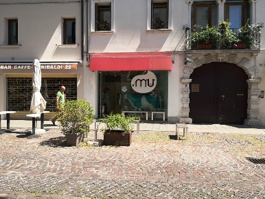 Foto Attività commerciale a Pordenone Centro Storico di 47 m² in vendita