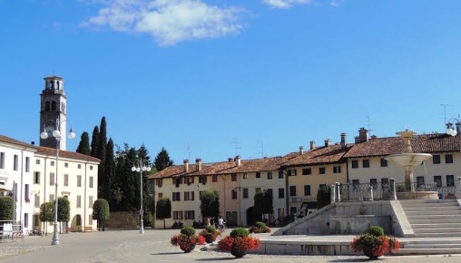 Foto Negozio a Maniago Centro di 74 m² in affitto