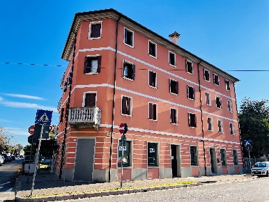 Foto Negozio in viale trieste 2 udine, Udine Viale Trieste di 165 m²
