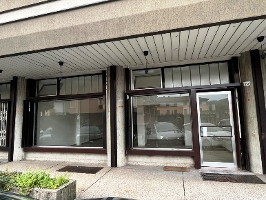 Foto Negozio a Maniago Centro di 155 m² in vendita