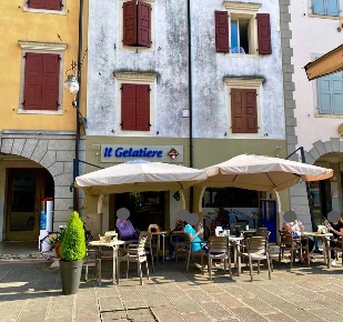 Foto Attività commerciale a San Vito al Tagliamento Centro di 90 m²