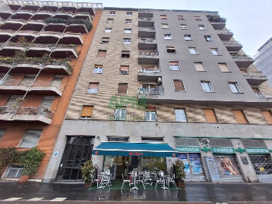 Foto Locale commerciale a Milano Melchiorre Gioia di 35 m² con 1 locali