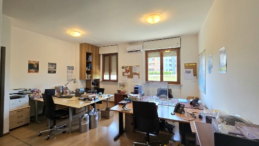 Foto Ufficio in Via Ortles 82, Milano Corvetto di 92 m² con 4 locali