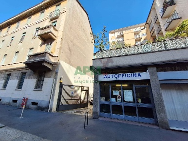 Foto Locale commerciale a Milano Cermenate - Abbiategrasso di 30 m²