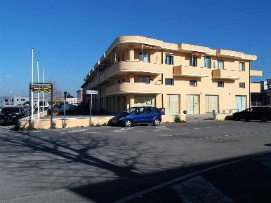 Foto Ufficio in Via dell'Industria 974, Follonica di 77 m² con 4 locali