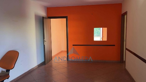 Foto Ufficio a Napoli Zona Industriale - Marina di 105 m² con 3 locali