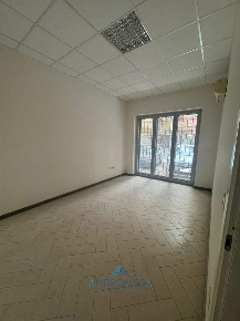 Foto Ufficio a Aversa di 40 m² con 3 locali in vendita