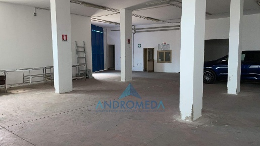 Foto Locale commerciale in via Pisciarelli, Pozzuoli Agnano di 310 m²