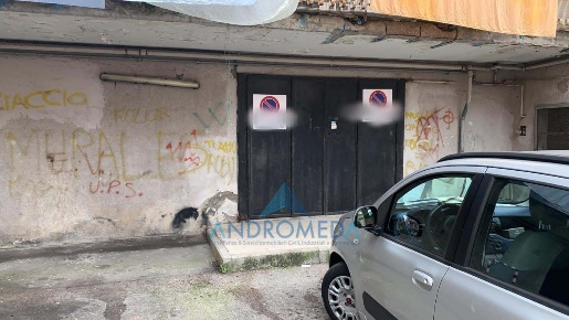 Foto Locale commerciale in via carra, Napoli Pianura di 500 m² con 1 locali