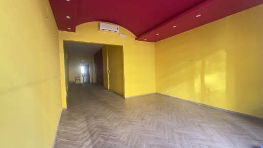 Foto Locale commerciale in VIALE MAGNA GRECIA 146, Taranto di 85 m²