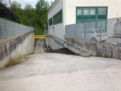 Foto Magazzino in Via Alessandro Volta, Cagli Candiracci di 366 m²