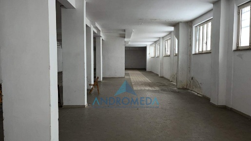 Foto Locale commerciale a Napoli Secondigliano di 700 m² con 3 locali