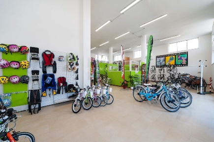 Foto Attività commerciale in VIA VAL TIBERINA 32, San Benedetto del Tronto