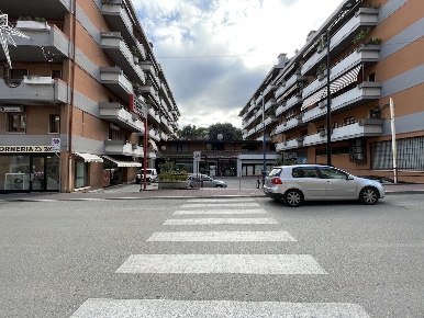 Foto Locale commerciale in Via Erasmo Mari 57, Ascoli Piceno di 385 m²