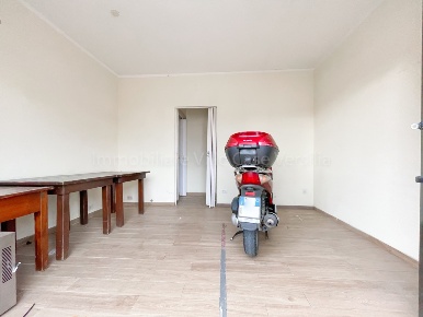 Foto Negozio in Via Sarzanese, Massarosa Piano di Mommio di 22 m²