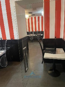 Foto Attività commerciale a Napoli Tribunali di 380 m² con 4 locali