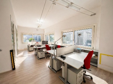 Foto Ufficio in via muratori 6, Monza Cederna di 115 m² con 3 locali