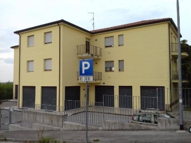 Foto Negozio in Via della Pace 24, Coriano Centro di 86 m² con 3 locali