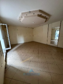 Foto Locale commerciale a Napoli Secondigliano di 110 m² con 5 locali