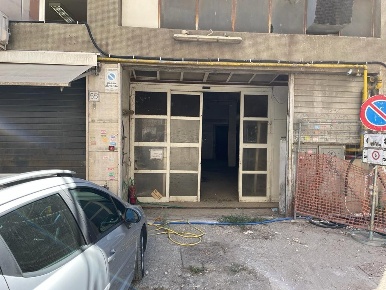 Foto Locale commerciale in Via Gerolamo Benzoni 55/A, Roma Garbatella